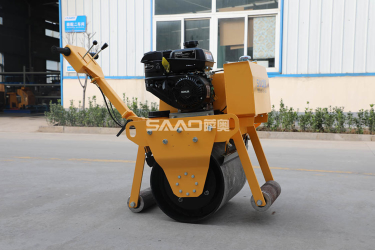 一個小型壓路機的使命，如何將碾壓工作做好
