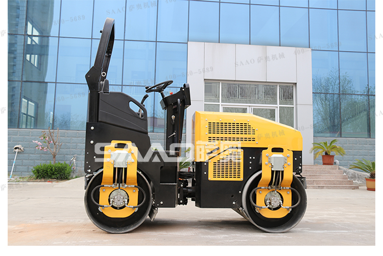 小型壓路機壓實操作應(yīng)遵循先輕厚重、先慢后快原則