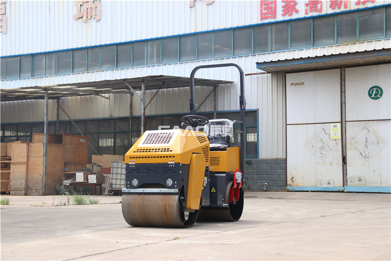 小型壓路機(jī)方向盤故障怎么辦？別著急，聽(tīng)完廠家的介紹也不遲