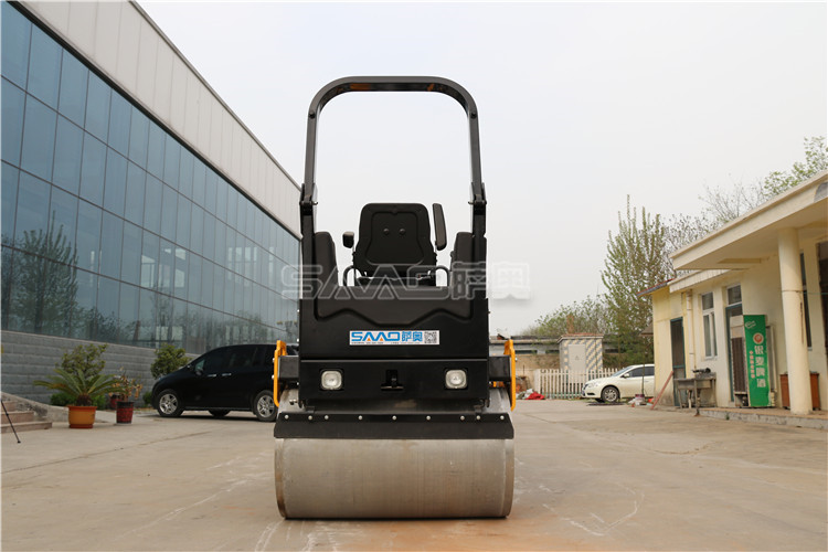 為什么驅動式壓路機會發(fā)生空轉現象？聽廠家這么說